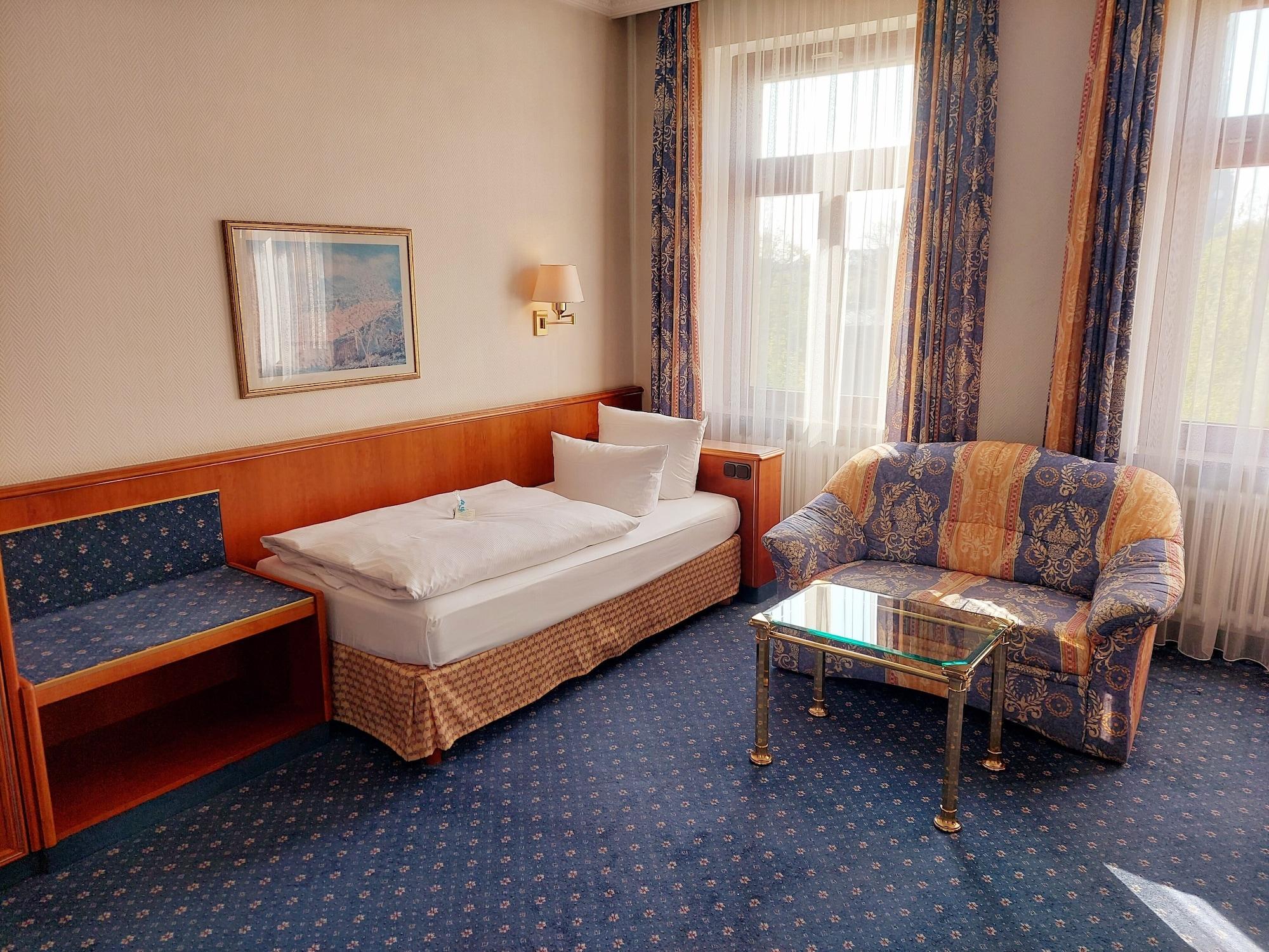 Hotel Bayerischer Hof Dresden Exterior photo
