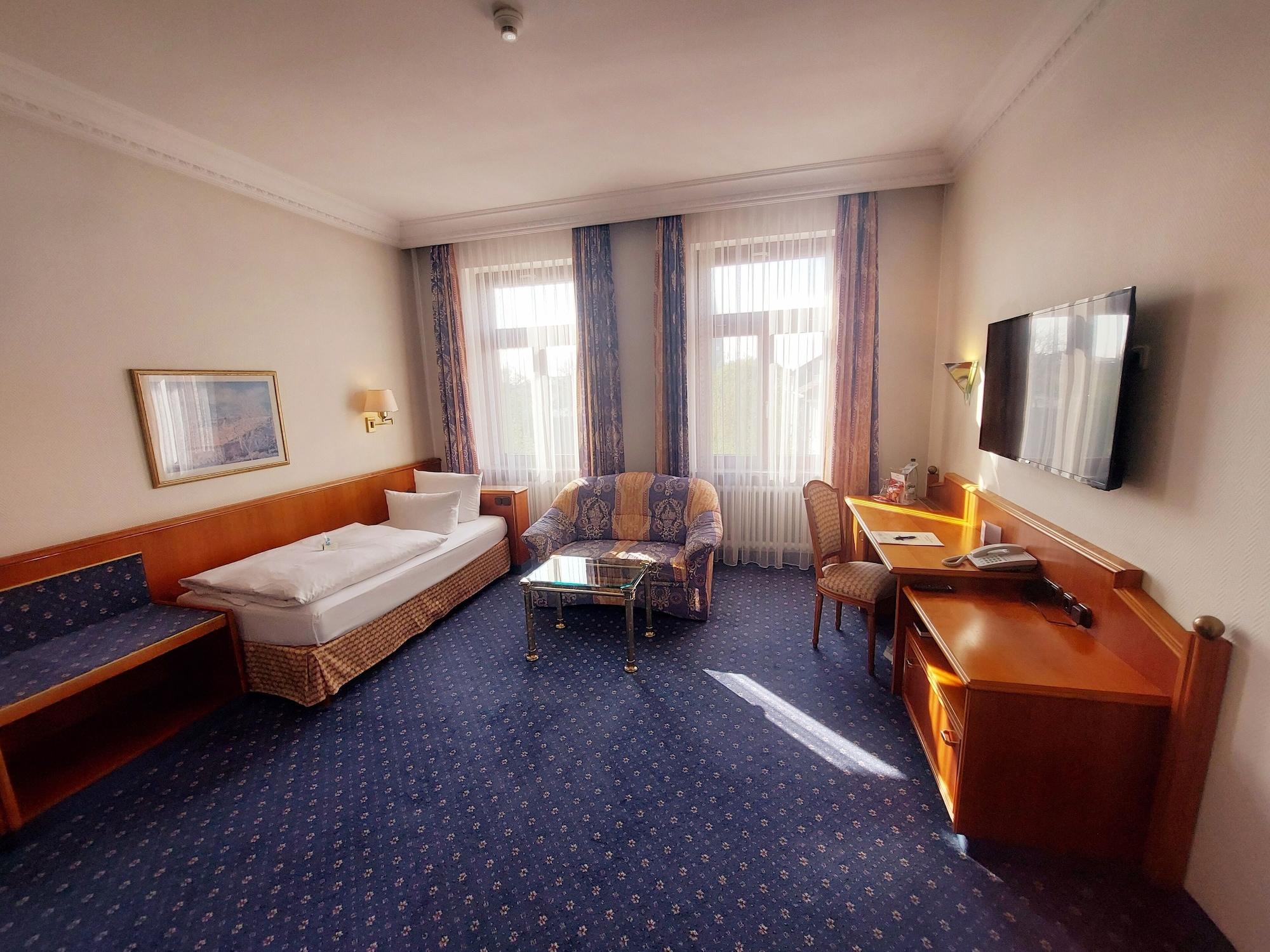 Hotel Bayerischer Hof Dresden Exterior photo