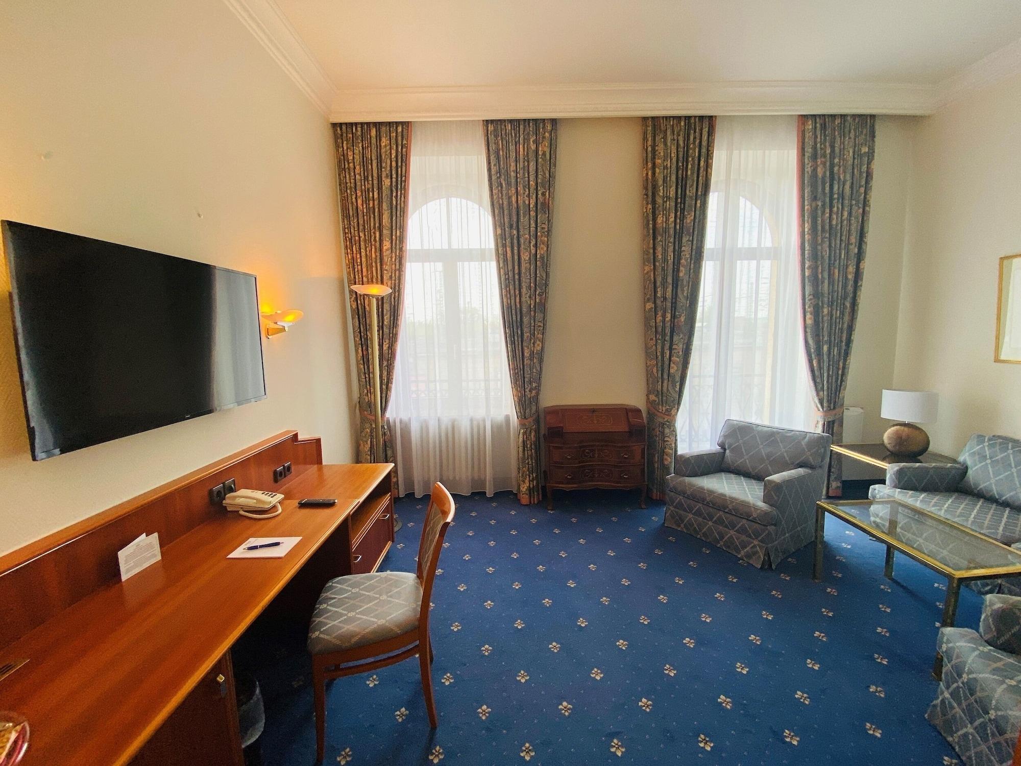 Hotel Bayerischer Hof Dresden Exterior photo
